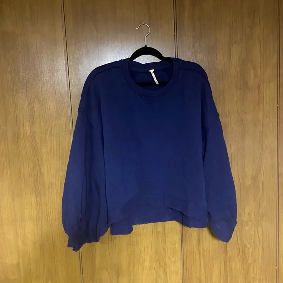 FREE PEOPLE TRISH SWEATSHIRT
Color Eclipse
$88.00 - Picture 2 of 5